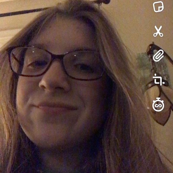 Meet your Posher, Olivia - Picture 5 of 8